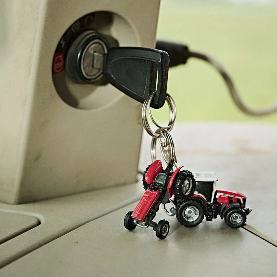Agco - X993032505566 - Massey Ferguson 135 Keychain