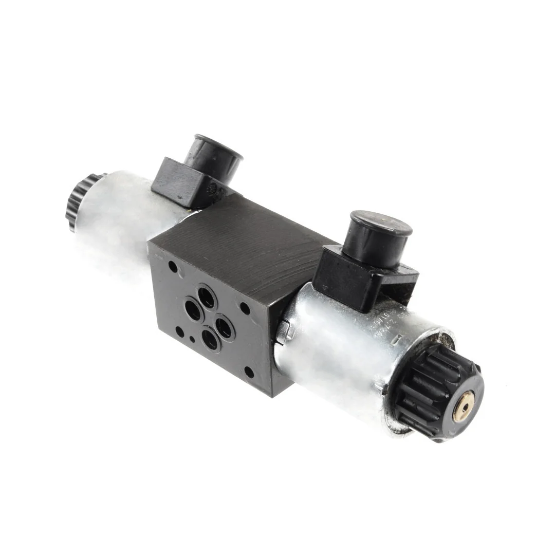 Claas - CL0000840030 -  4/3-Way Valve With Locking Valve