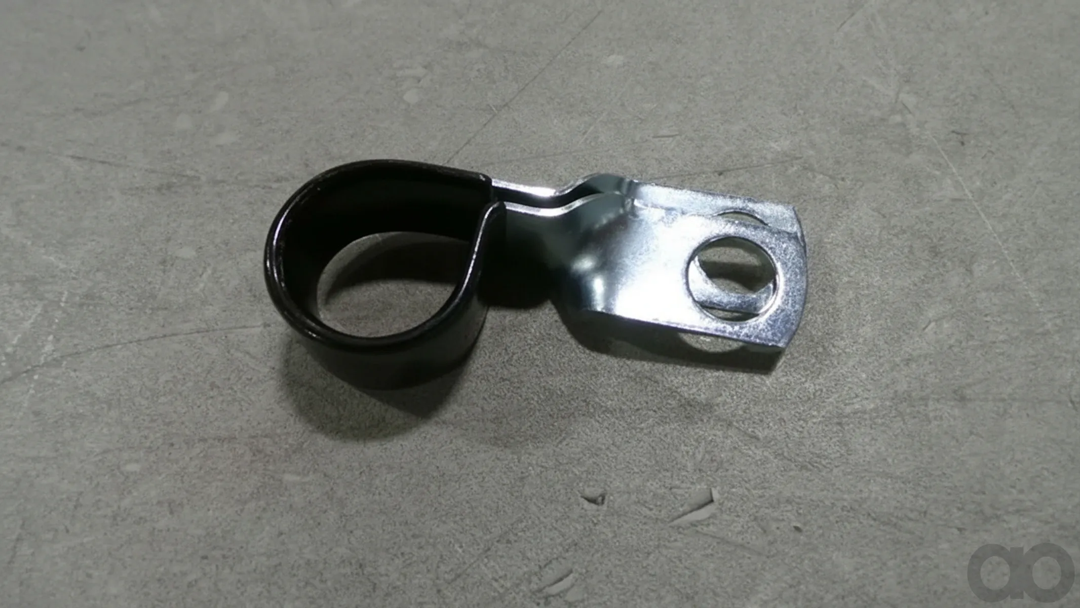 Case IH - R45966 - Clamp (R45966)