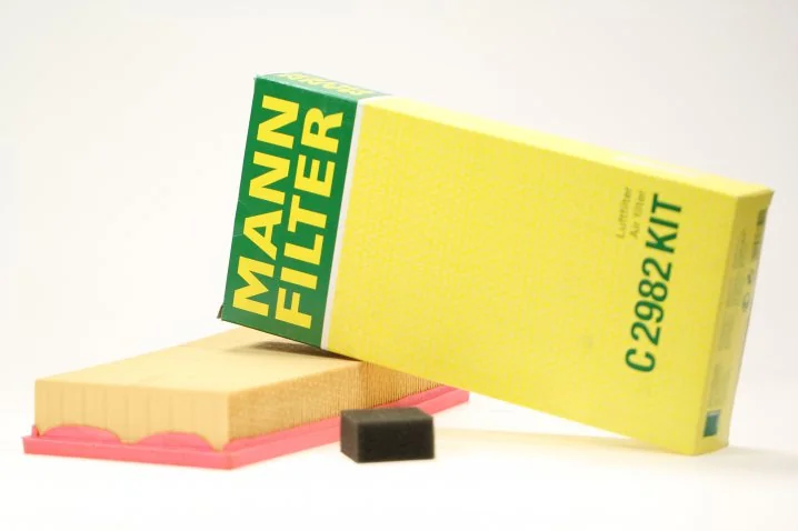 Mann-Filter - C 2982 KIT - Air filter element (service kit)