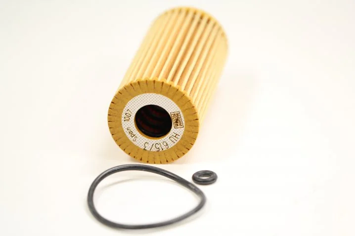 Mann-Filter - HU 615/3 x - Oil filter element (metal-free)