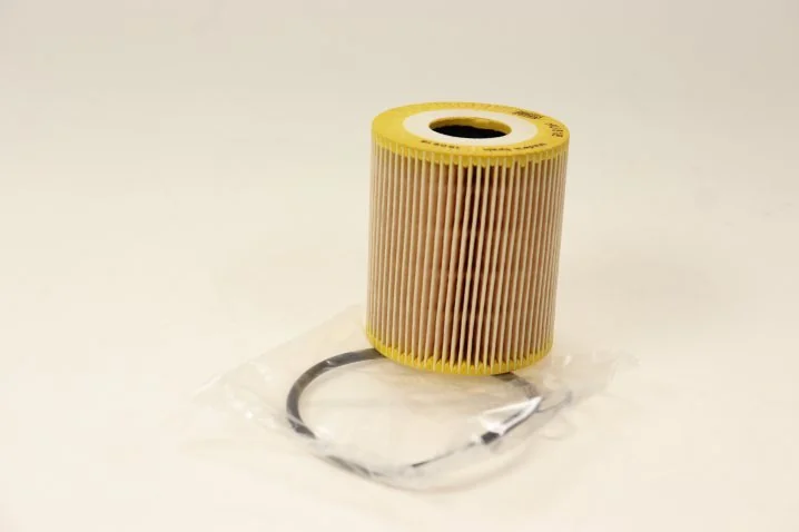 Mann-Filter - HU 818 x - Oil filter element (metal-free)