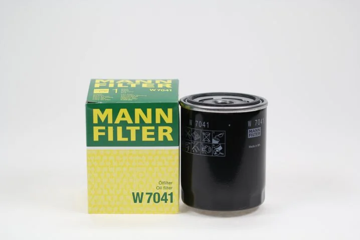 Mann-Filter - W 7041 - Oil filter (spin-on)