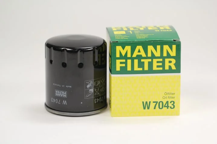 Mann-Filter - W 7043 - Oil filter