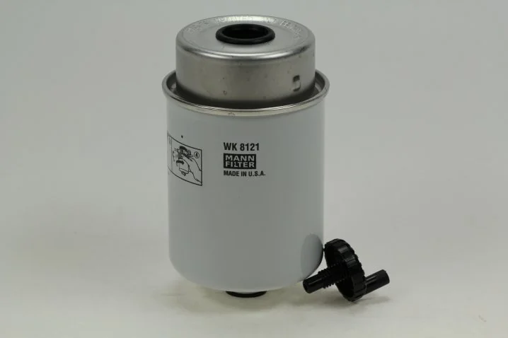 Mann-Filter - WK 8121 - Fuel filter spin-on