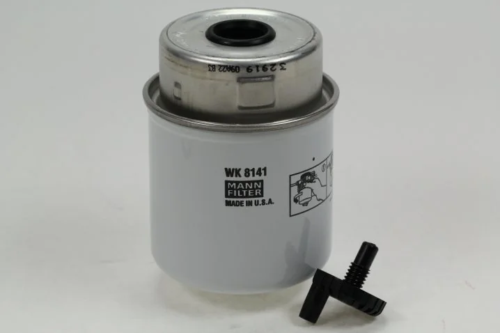 Mann-Filter - WK 8141 - Fuel filter spin-on