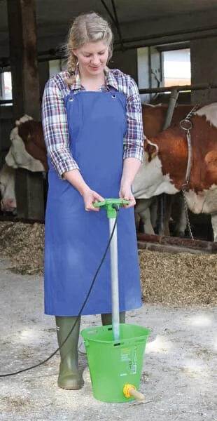 Kerbl - VV1066 - Kerbl Milk and Washing Apron Blue 80x120