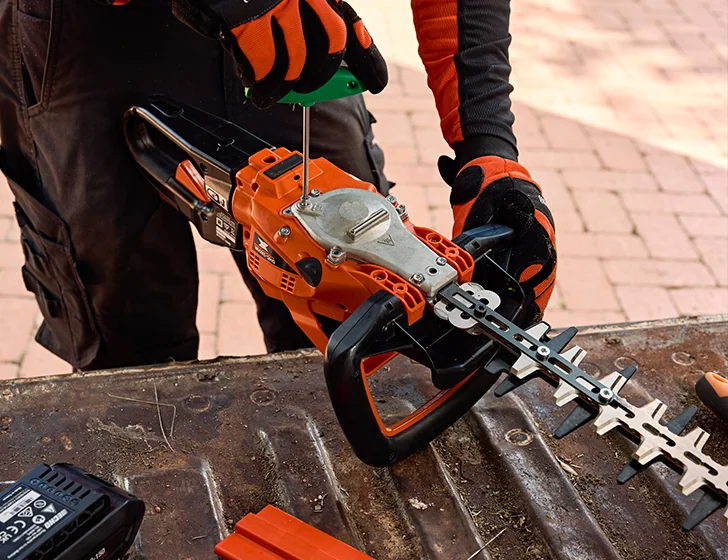 Echo - DHC2800RC1 - Hedge Trimmer 50V Charger + Battery JAP 72CM