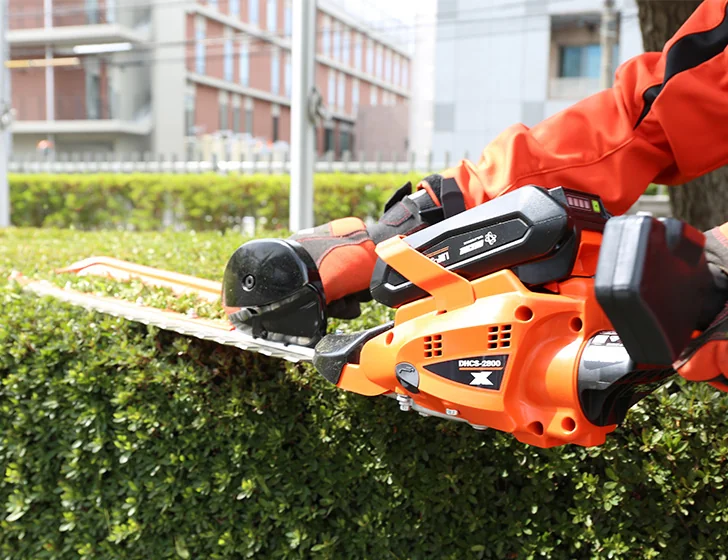 Echo - DHCS2800C1 - Hedge Trimmer 50V Charger + Battery 72CM Deflector