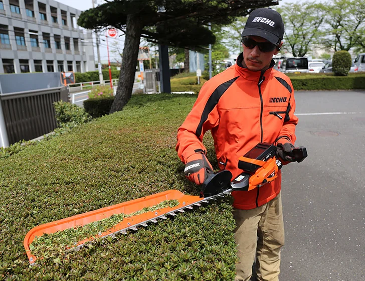 Echo - DHCS2800C1 - Hedge Trimmer 50V Charger + Battery 72CM Deflector