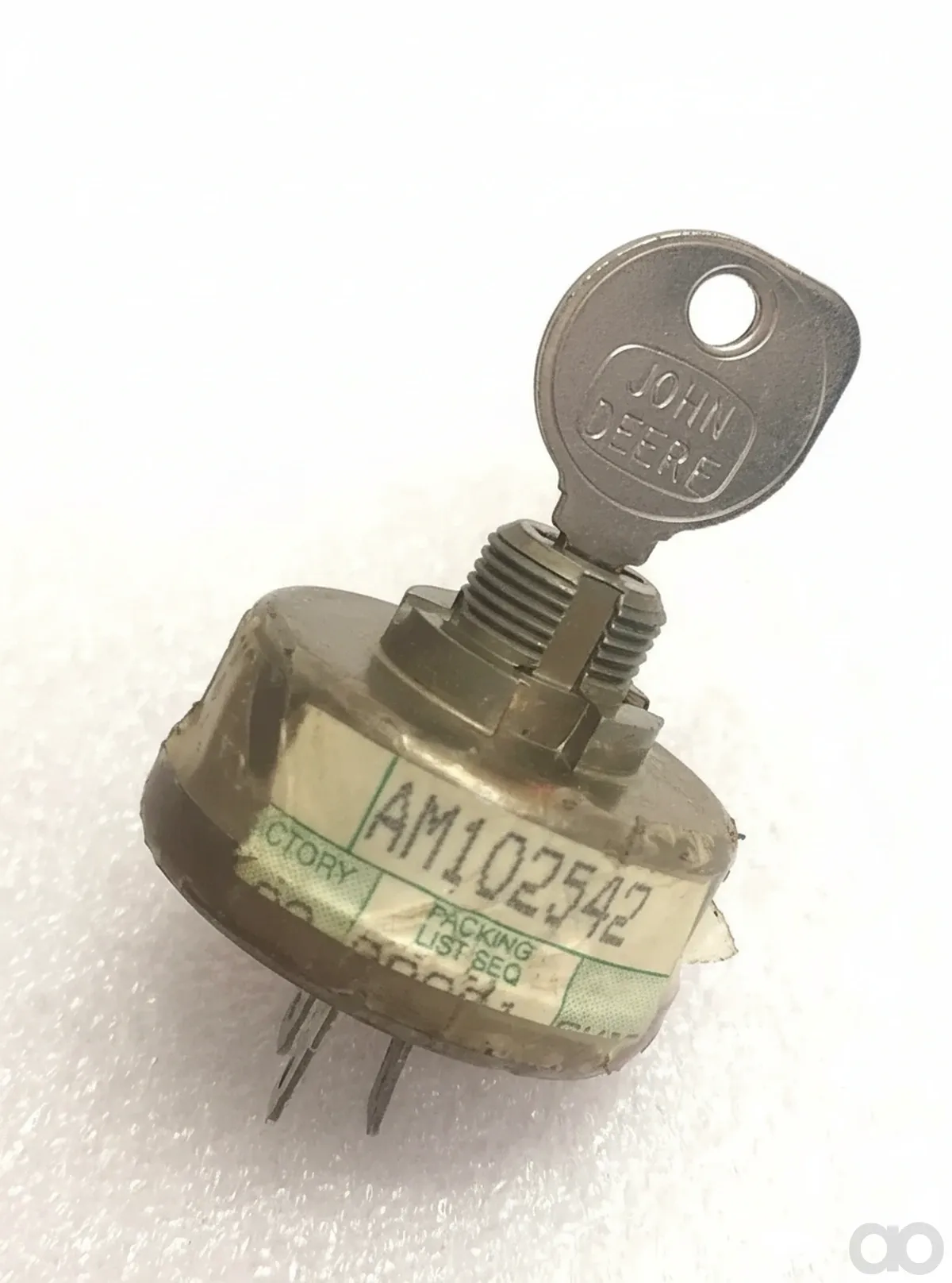 John Deere - AM102542 - Switch - KIT, SWITCH W/KEY AND NUT