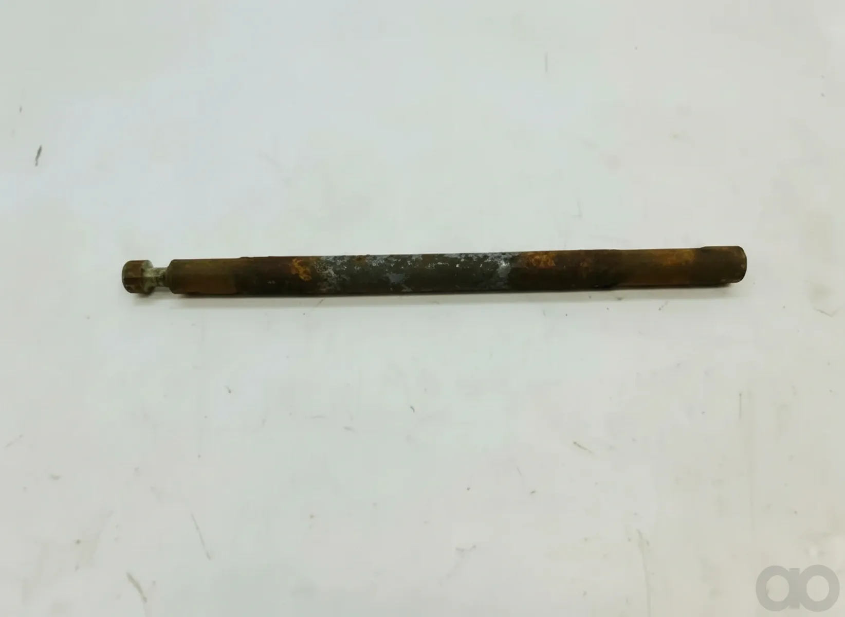 John Deere - M111987 - Rod - SHAFT, FRONT ROLLER