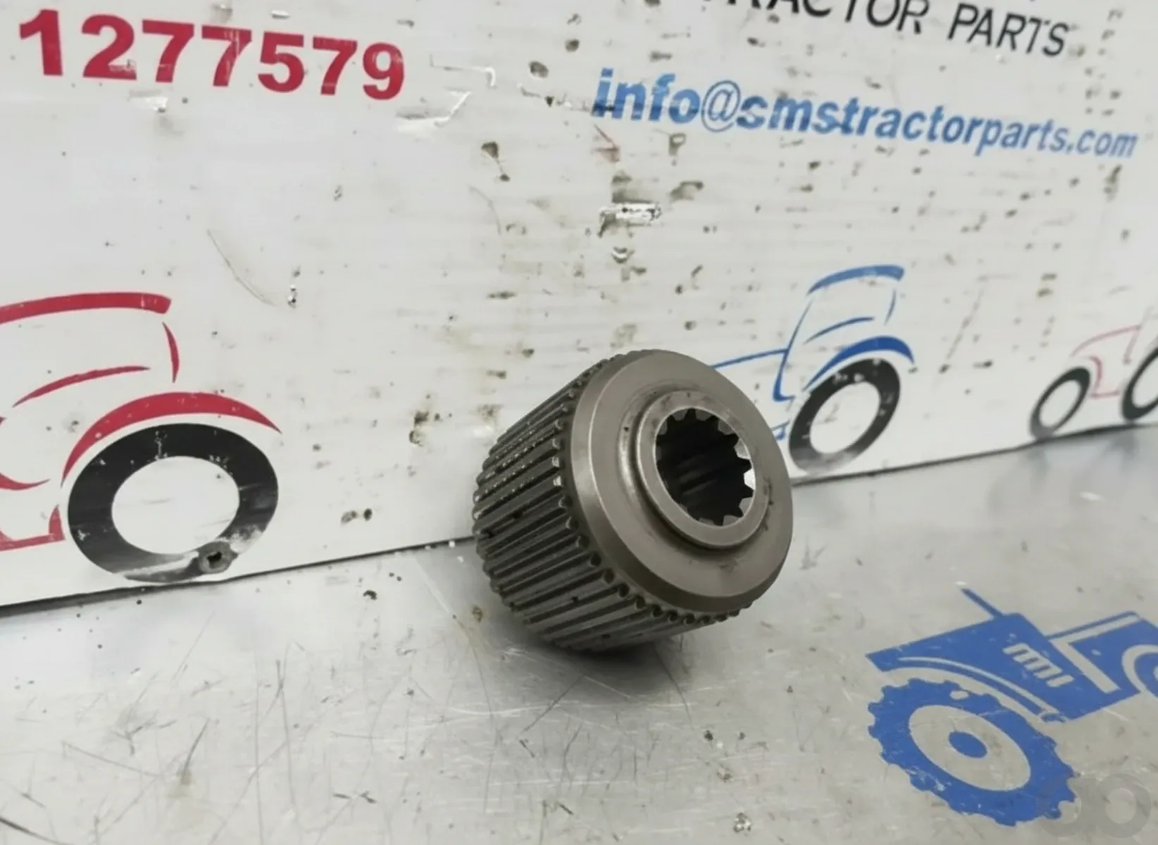 McCormick - 3657212M2 - Hub