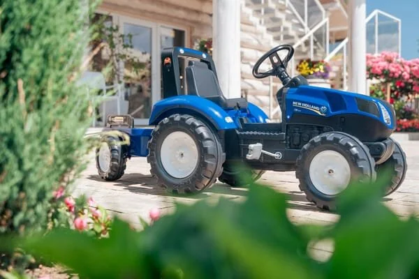 Falk - 3090B - New Holland Tractor With Trailer