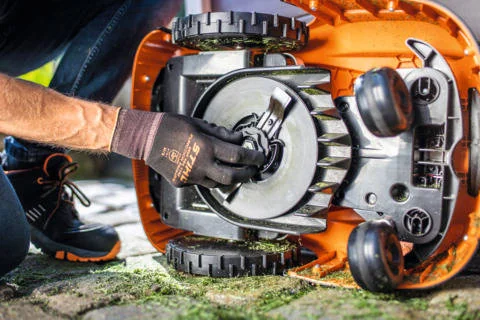 STIHL - 6301-012-1413 - Compact Robot Mower RMI 422PC