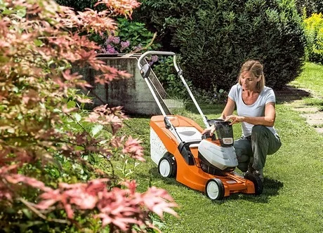 STIHL - 6338-200-0084 - Cordless Lawn Mower RMA 443 C with 2x Battery and Charger
