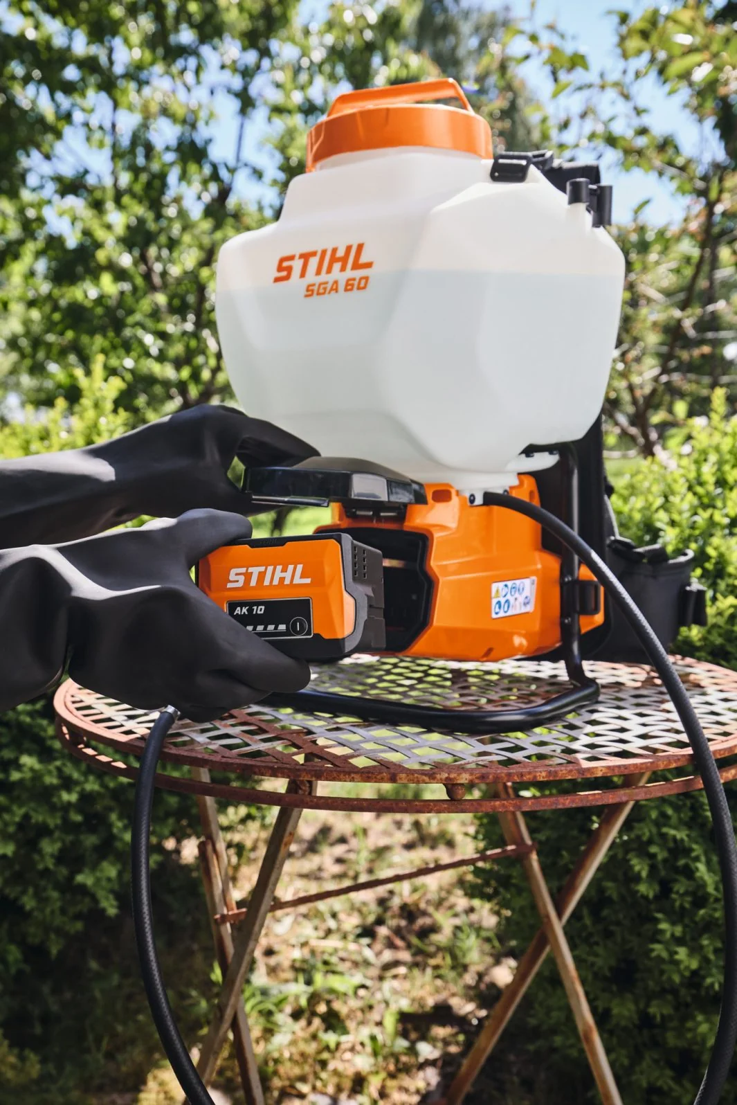 STIHL - SA10-011-7014 - Cordless Sprayer SGA 60 Set Battery and Charger