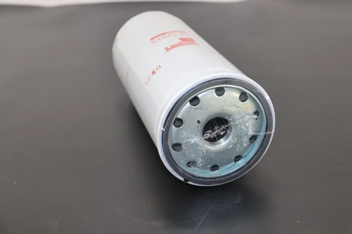 Fleetguard - LF17513 - Oil Filter / LF3730