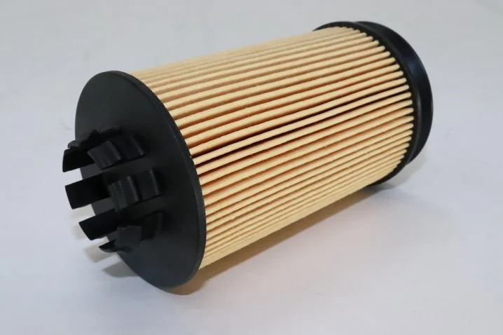 Mann-Filter - HU 7022 z KIT - Oil filter element (metal-free)